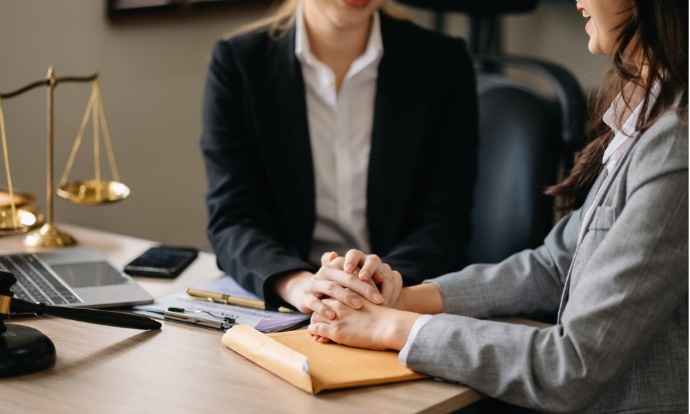 How Commercial Litigation Attorneys Navigate Complex Business Disputes